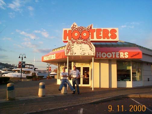 USA WA Seattle 2000NOV09 Hooters 002